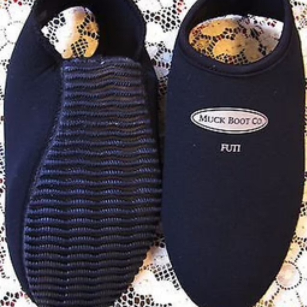 Muck boot futi boot cover. Sz large, fits Wome. 10-11